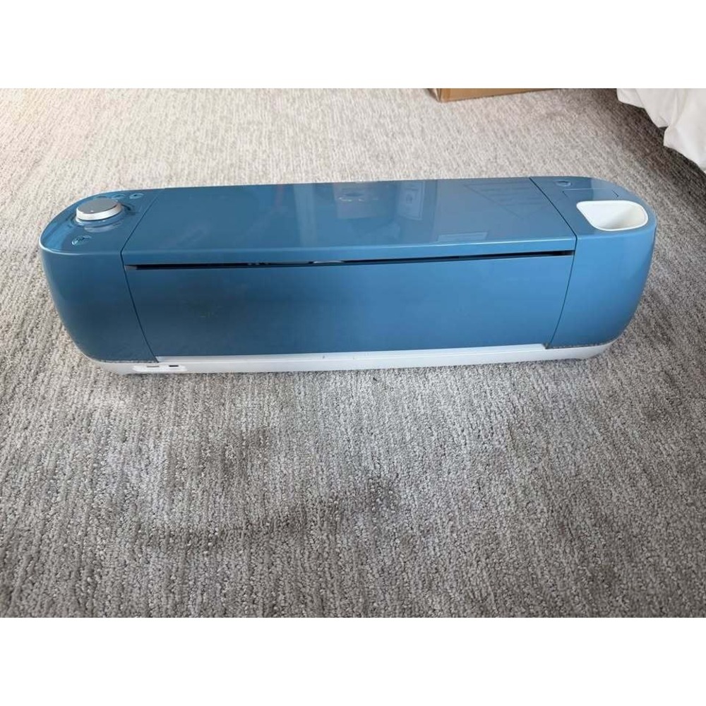 Cricut Explore Air 2 Cutting Machine + Carrying Case - Picture 5 of 9
